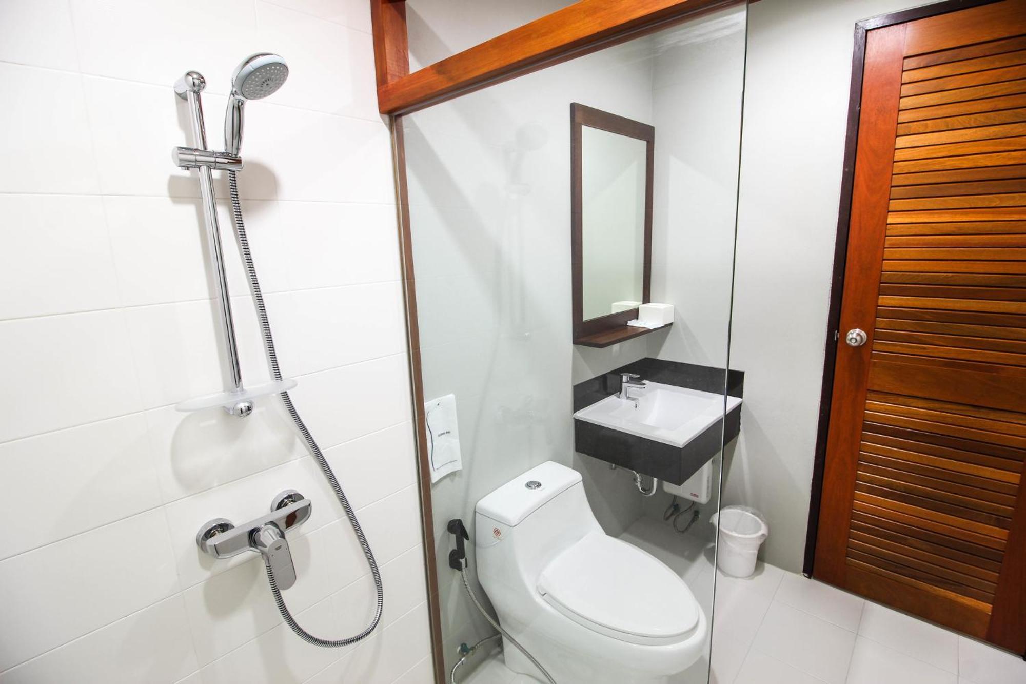 Tai-Shan Suites Ratchaburi Room photo